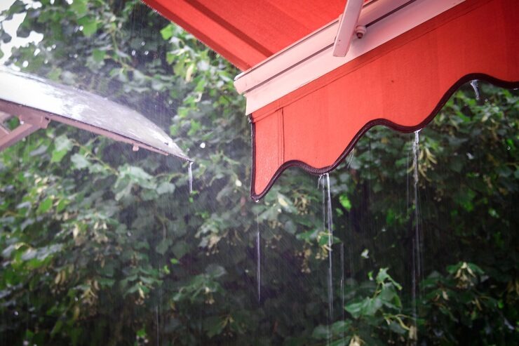 conservatory roof panels for rain noise reduction